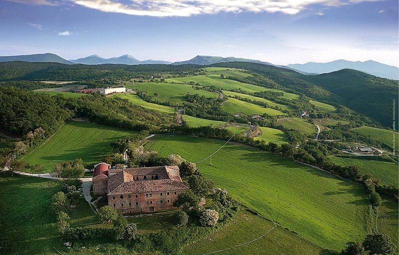 Agriturismo Girolomoni - Locanda Isola del Piano Екстериор снимка