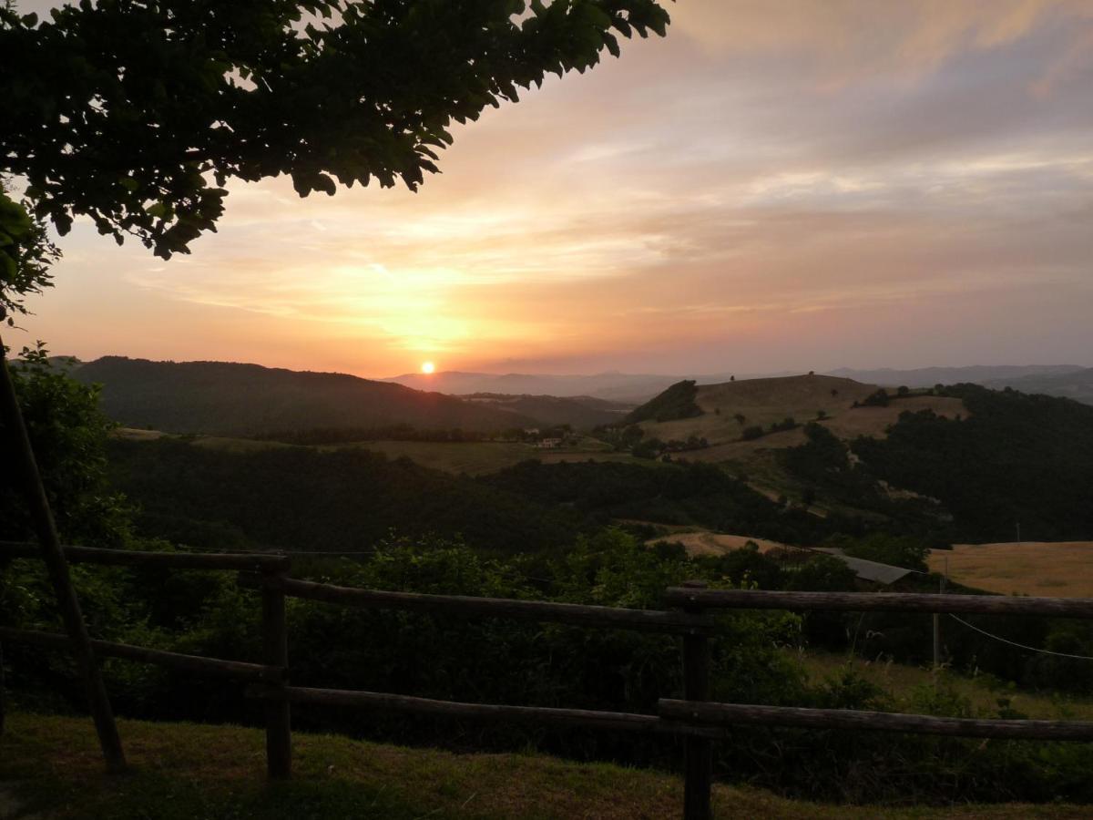 Agriturismo Girolomoni - Locanda Isola del Piano Екстериор снимка