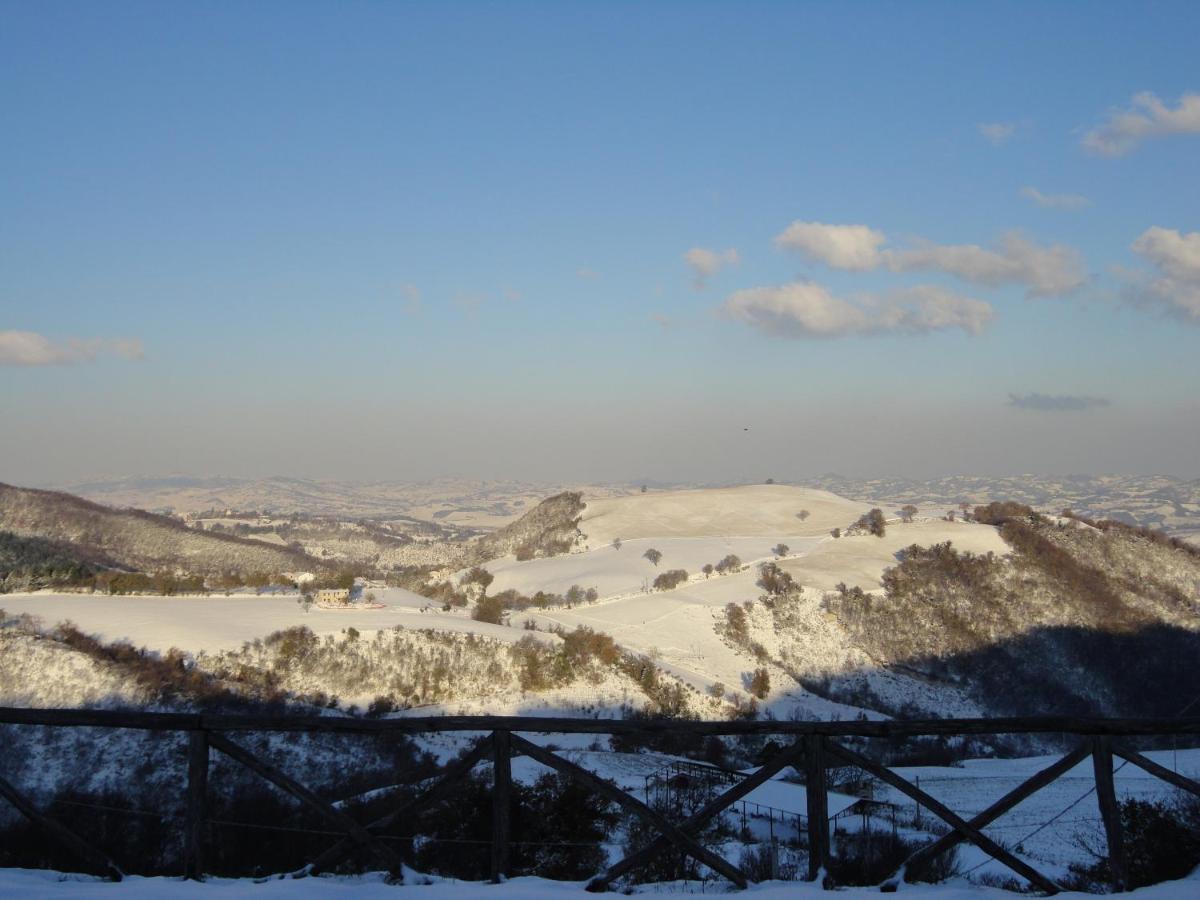 Agriturismo Girolomoni - Locanda Isola del Piano Екстериор снимка